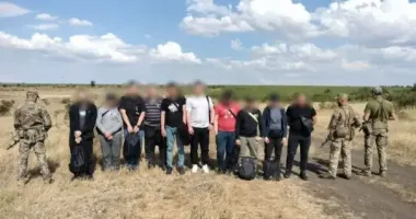 В Одесской области пограничники задержали 10 "туристов", которые заплатили от 7,5 до 9 тыс. долларов, чтобы попасть в Молдову