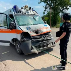На Харківщині російський дрон поцілив в автомобіль швидкої, є поранені (фото)