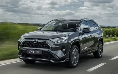 Не лише відтінки сірого. Названі найбільш популярні кольори авто в Україні