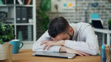Постоянная усталость: 8 неочевидных причин, почему вы всегда чувствуете себя истощенными