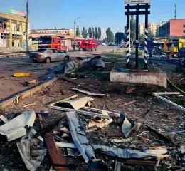 Кривавий удар КАБом по магазинах Добропілля: скільки людей загинуло та поранено (фото)