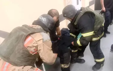 В Никополе россияне атаковали FPV-дроном спасателей: их госпитализировали