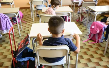 Шахраї атакують батьків першокласників під виглядом "Пакунка школяра": деталі