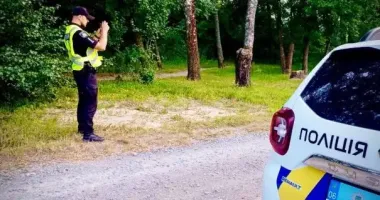 На Житомирщині чоловік напав із ножем на жінку та втік до Києва
