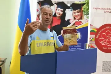 Свято книги та майбутнього: як у Переяславі обрали "Чемпіонів читання" і розпочали акцію "Вишиванка для Героя" за участю Миколи Томенка