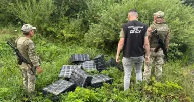 На Буковині прикордонники затримали контрабандистів із 4000 пачок сигарет