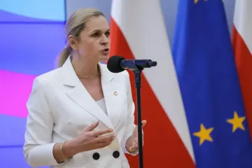Польша требует от МОН переписать учебники истории Украины: что произошло