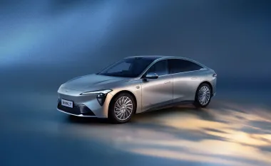 General Motors показали электрифицированный седан с запасом хода более 1000 км (видео)