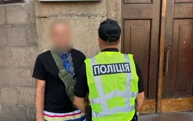 На вокзале в Харькове мужчина угрожал охраннику пистолетом: открыто дело
