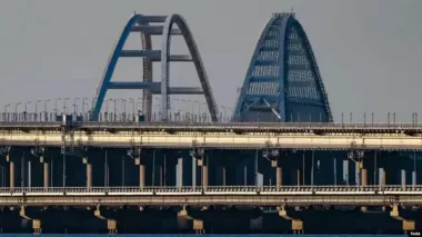Окупанти перекрили Кримський міст