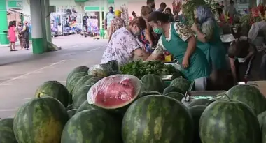 Арбузы по 19, дыни по 85: цены на сезонное лакомство лихорадит - когда ждать удешевления