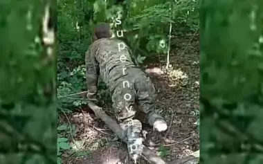 Occupier films his one-legged accomplice crawling on all fours through forest: "Lysa - f#cked up". VIDEO