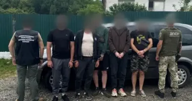 На Закарпатті батько з сином намагалися переправити до Румунії чотирьох чоловіків