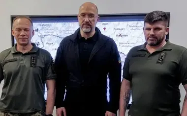 Shmyhal meets with Syrskyi and Hnatov: discussed frontline situation and new arms deliveries for AFU
