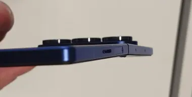 В магазинах заметили критический дефект новых смартфонов Galaxy Z Fold 7: в чем причина