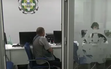 Пенсіонерів змусять обирати: хто не зможе отримувати зарплату та пенсію