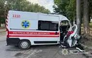 У Дніпрі "швидка" врізалась у стовп, загинув медик