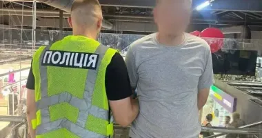 Конфликт в столичном ТРЦ: мужчина ранил ножом посетителя