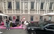 В Киеве автомобиль снес летнюю террасу с людьми