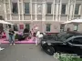 У Києві Mercedes протаранив літню терасу кафе: хто був за кермом (фото)