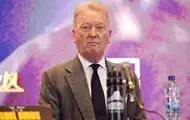 Френк Воррен про перемогу Усика: Цей боксер неперевершений на шляху боксу