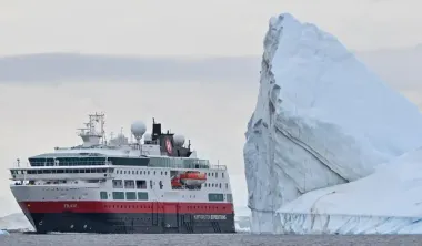 Космические проекты, криль и пресная вода: чем богата Антарктида, кому все достанется и грозит ли война за континент