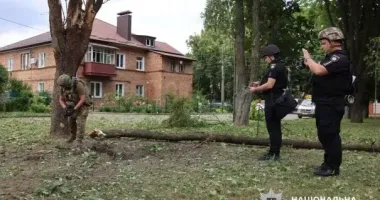 Наслідки ворожого удару по Сумах: двоє поранених, серед них 7-річна дитина
