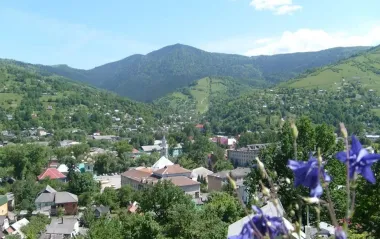 Рахів - малі Альпи України з вузькоколійкою і духом Європи: що побачити у найвисокогірнішому місті