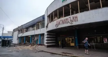 Повреждения после атаки: метро "Лукьяновская" временно не работает