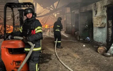 РФ ночью атаковала Киевскую область: огонь охватил склад и админздание, есть разрушения