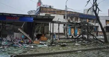 У Києві пограбували магазин, який постраждав через обстріли
