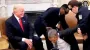 В тюремной робе за решеткой: Трамп опубликовал кадры "ареста" Обамы (видео)