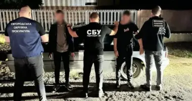 На Закарпатье задержали двух переправщиков и клиента, которого они везли на границу с Венгрией