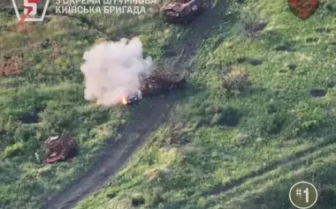 Soldiers of 5th SAB destroyed gun, several vehicles, mortar, as well a enemy shelter with personnel inside. VIDEO