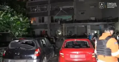 Росія вдарила по спальному району Сум: пошкоджені будинки й авто, є постраждалі
