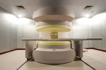 Смерть в апараті МРТ: фахівці на відео показали наслідки потрапляння металу до сканера
