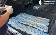 Посадовця податкової на Хмельниччині зловили на хабарі