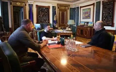 Zelenskyy, at meeting with Umerov and Yermak, instructed to form delegation for negotiations with Russia. PHOTOS