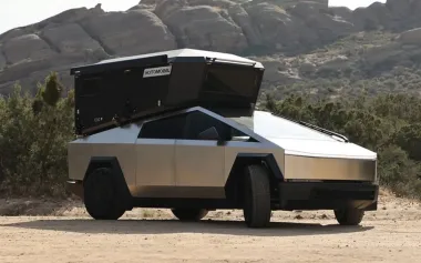 Электромобиль Tesla Cybertruck превратили в оригинальный внедорожный автодом (видео)