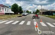 На Київщині бабця-пілот мопеду збила мотоцикліста