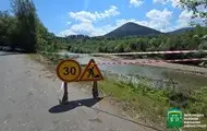 На Буковині повінь частково зруйнувала дамбу