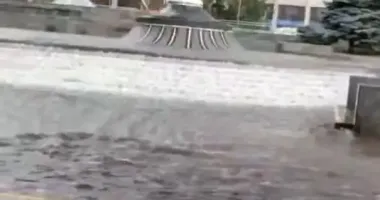 У Києві після зливи затопило головну площу країни - Майдан Незалежності