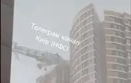 В Киеве из-за непогоды упал строительный кран