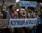 Protests in Ukraine as Zelenskyy approves law to weaken anti-corruption agencies - video