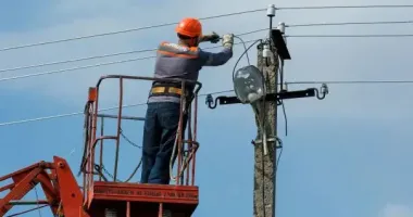 На Полтавщині через грозу та сильний вітер знеструмлено 8 населених пунктів