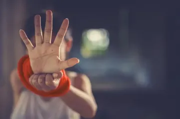 "Помогал" беженцам: 14-летняя украинка забеременила от 73-летнего итальянца, детали скандала