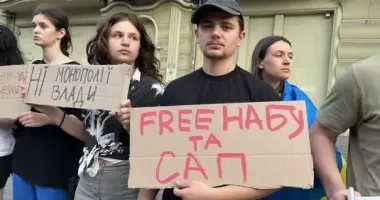 Багатотисячні мітинги у Києві та інших великих містах були стихійними й непідробними