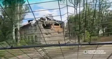 Поліцейські під обстрілами евакуювали 5 людей з Костянтинівки