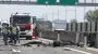Самолет врезался в авто на трассе – тела охватило пламя (видео)