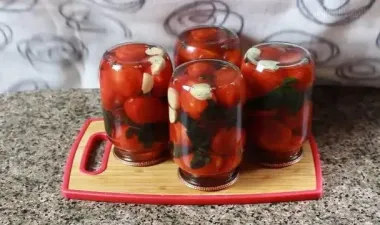 Консервированные помидоры с базиликом и чесноком без стерилизации: вкусный и легкий рецепт